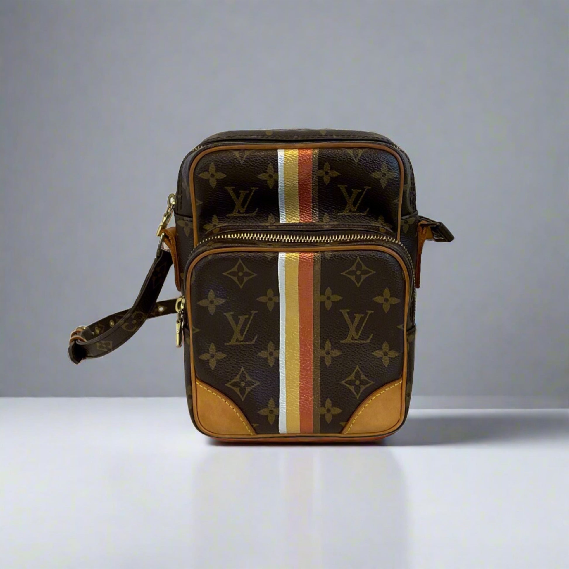 Louis Vuitton - Authenticated District Bag - Cloth Brown for Men, Very Good Condition