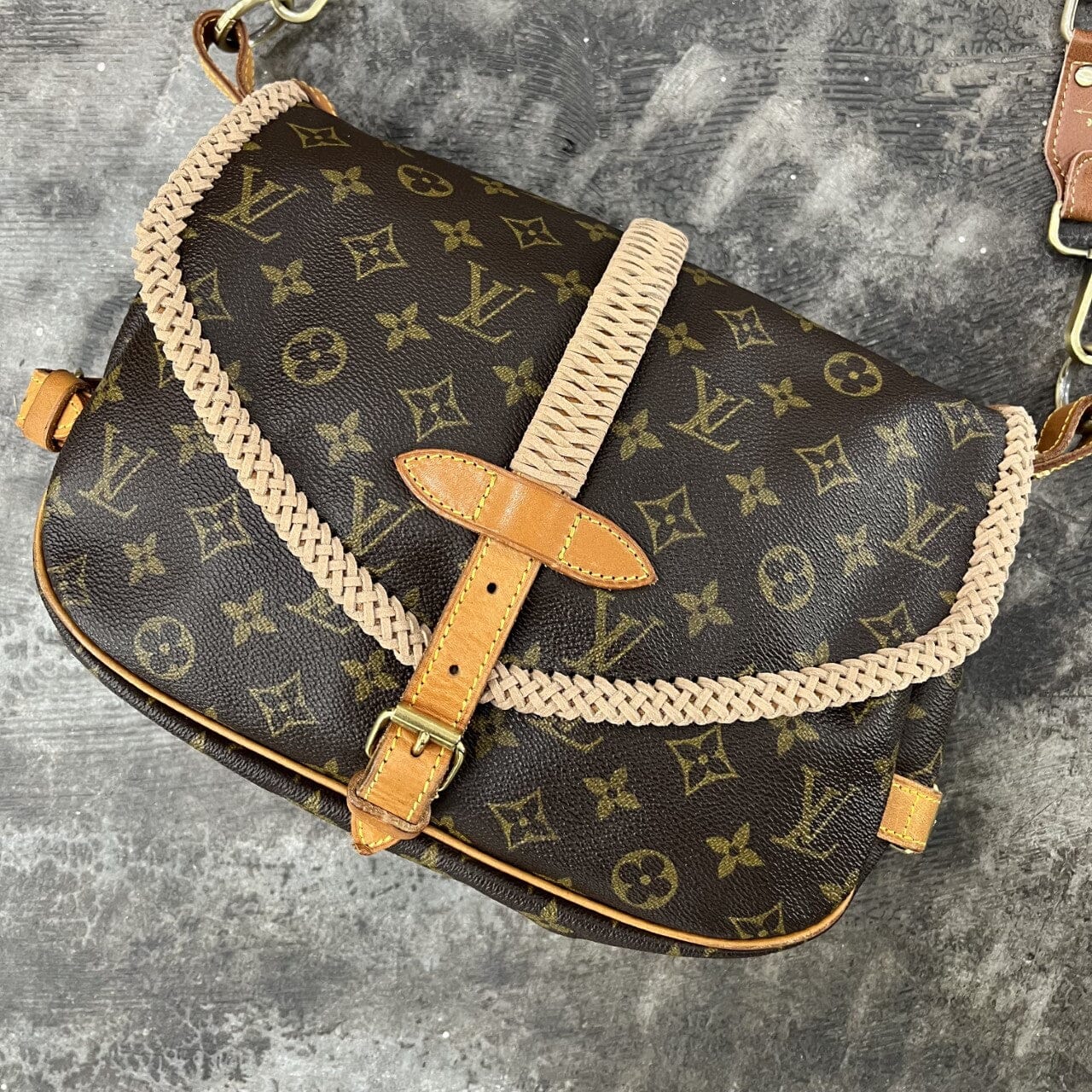 Simple louis best sale vuitton crossbody